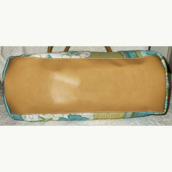 LA CABAÑA NWT X-LARGE, SEAFORM GREEN &TAN SHOULDER HANDBAG, SLIVER TONE HARDWAER - Picture 3 of 8